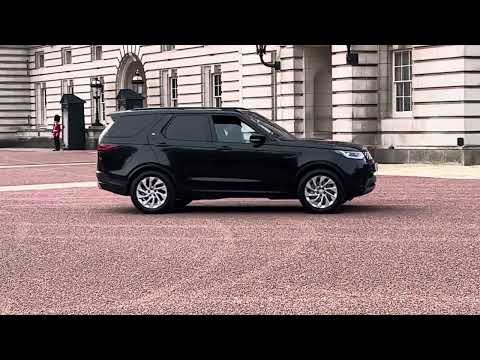 Royals driving in to Buckingham ￼ Palace