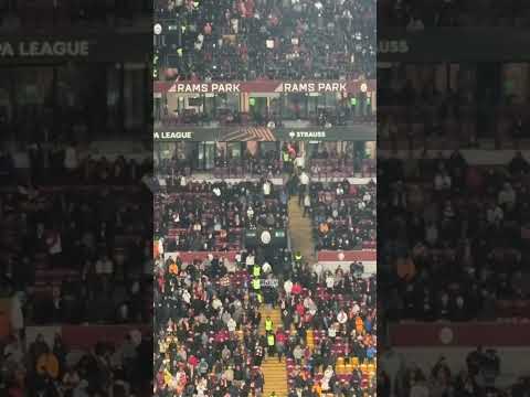 AZ Alkmaar’ın 2. golünden sonra Galatasaray taraftarı stadyumu terk ediyor👀