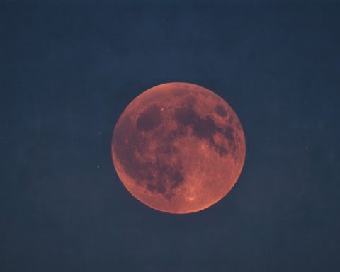Witness the Celestial Spectacle: “Blood Moon” Transforms March’s Sky Witness the Celestial Spectacle: “Blood Moon” Transforms March’s Sky